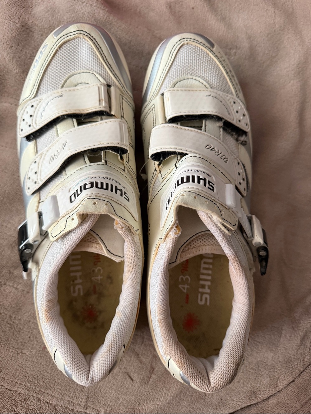 Shimano Men’s Cream White Cycling Shoes with Dual Straps and Buckle